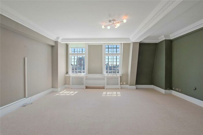 3 Bedroom Flat To Rent In Baker Street, London, NW1