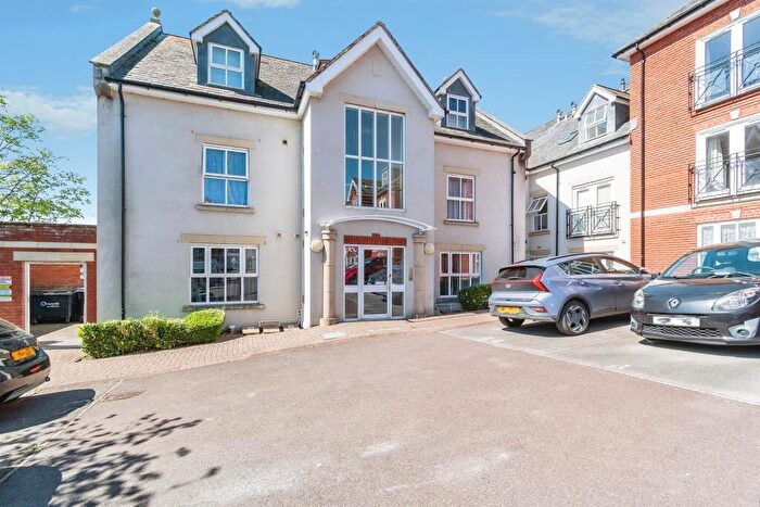 3 Bedroom Flat For Sale In Conigre Square, Trowbridge, BA14