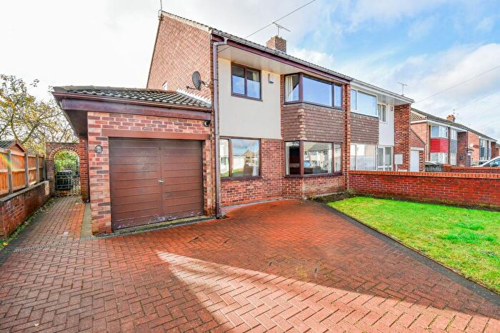 3 Bedroom Semi Detached House For Sale In Cookridge Drive, Hatfield, DN7