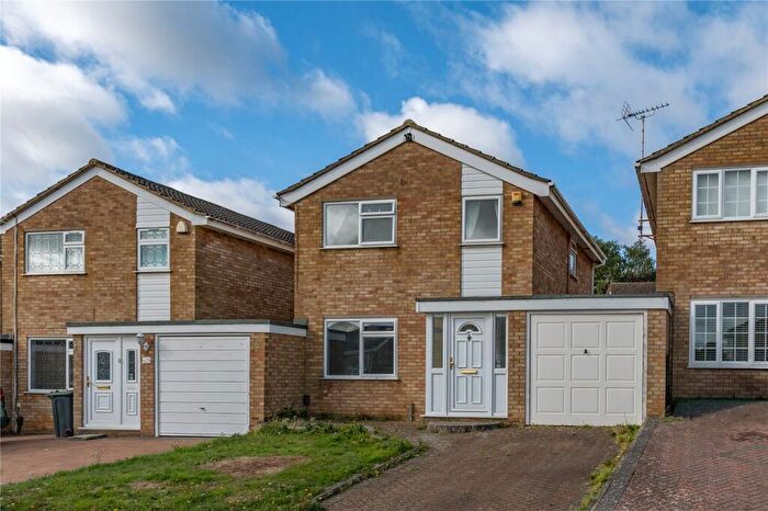 3 Bedroom Detached House To Rent In Oving Close, Luton, Bedfordshire, LU2