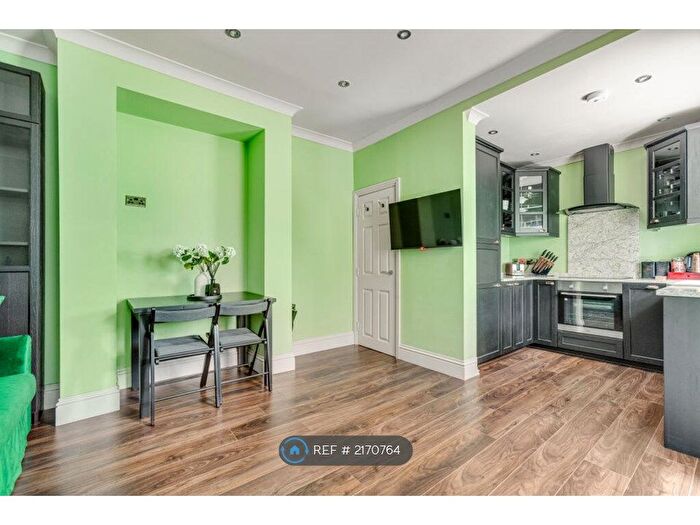 2 Bedroom Flat To Rent In Brighton Terrace, London, SW9