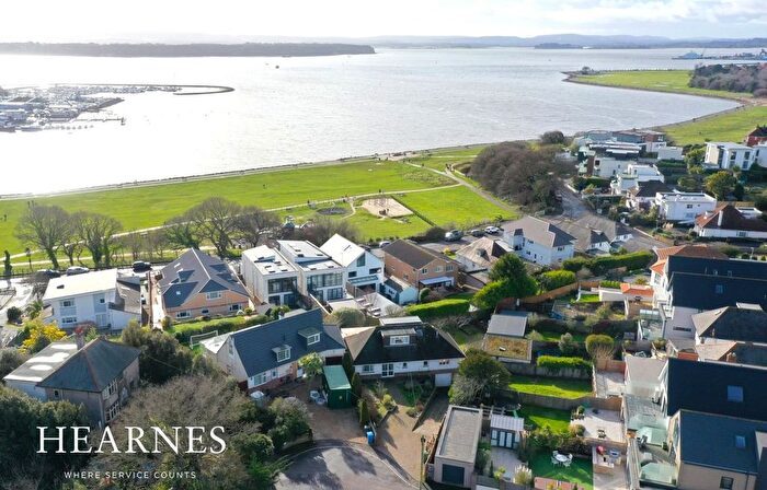 3 Bedroom Detached House For Sale In Castledene Crescent, Whitecliff, Poole, BH14