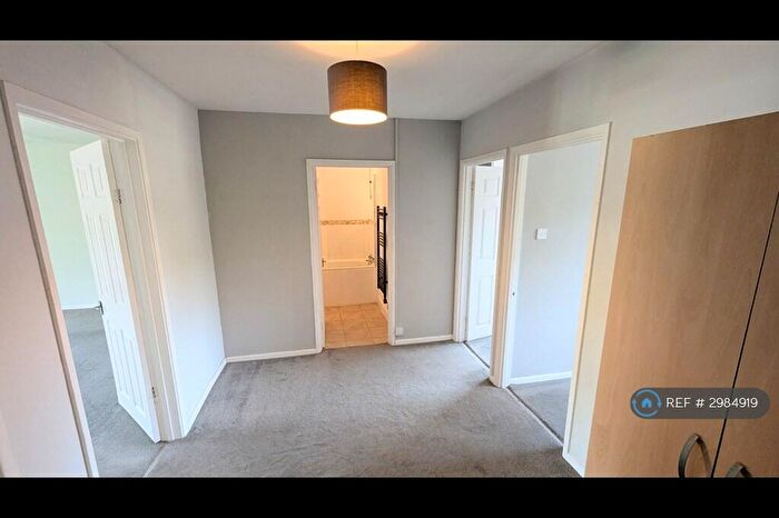 2 Bedroom Flat To Rent In Copperfield Court, Leatherhead, KT22
