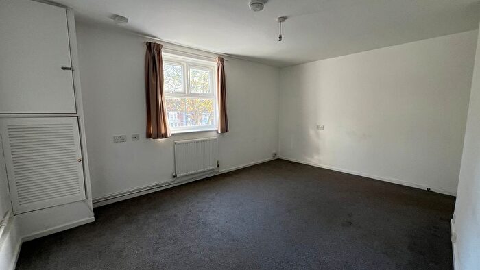 1 Bedroom Flat To Rent In Pirie Court, Bristol, BS5