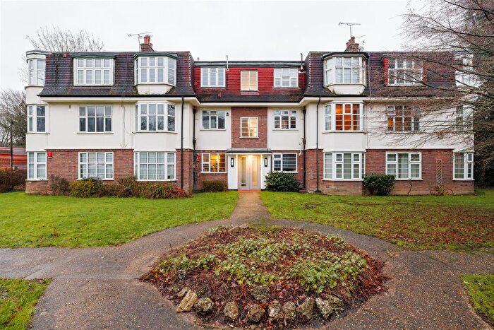 2 Bedroom Flat For Sale In Whitehall Road, Chingford, E4