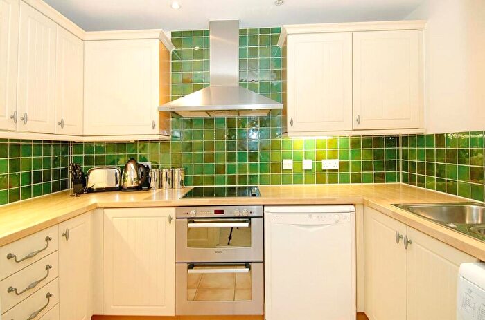 2 Bedroom Flat To Rent In Beech Road, Headington, Oxford, OX3