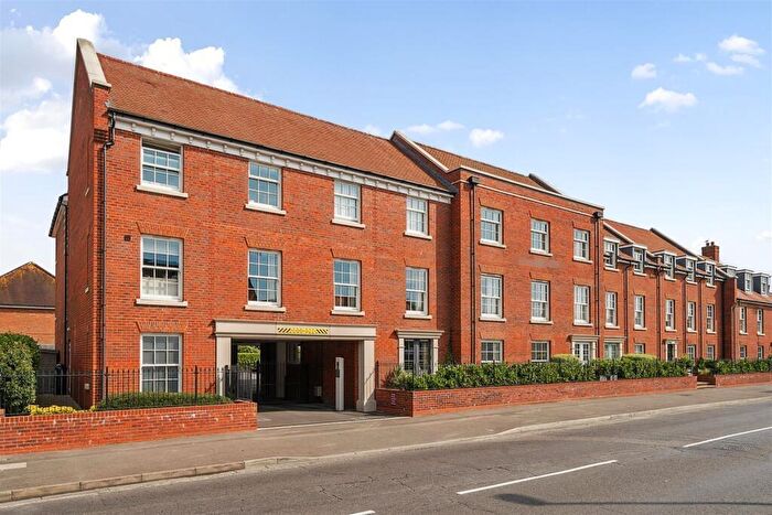 1 Bedroom Retirement Property For Sale In The Hornet Chichester, PO19