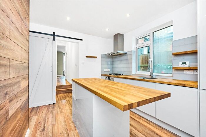 1 Bedroom Flat To Rent In Credenhill Street, Furzedown, SW16