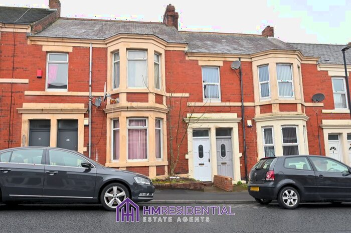 3 Bedroom Flat To Rent In Wingrove Gardens, Fenham, Newcastle Upon Tyne, NE4