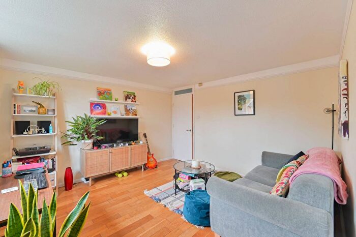 1 Bedroom Flat For Sale In Plover House, Brixton Road, Oval, London, SW9