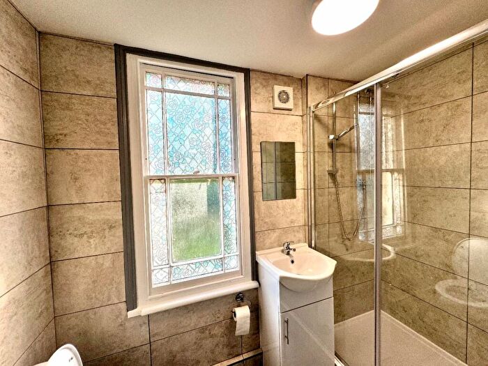 7 Bedroom Terraced House To Rent In Bedroom Student Home - Whitstable Road, CT2