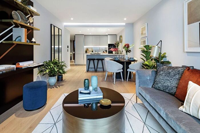 1 Bedroom Flat For Sale In South Quay Plaza, Canary Wharf, E14