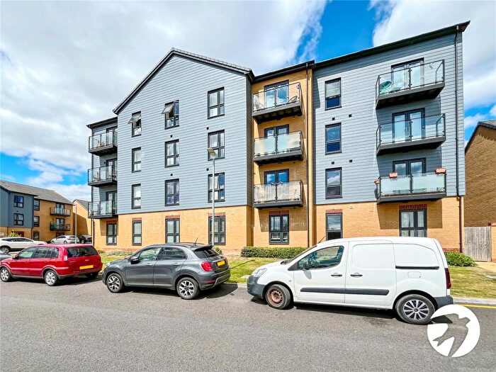 2 Bedroom Flat For Sale In Lywood Drive, Sittingbourne, Kent, ME10