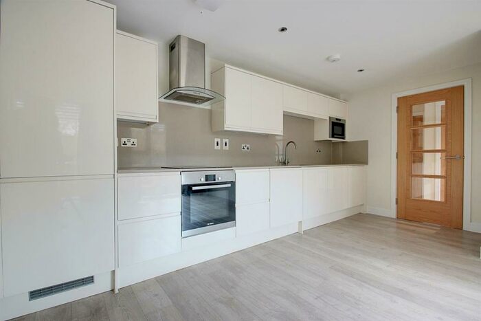 1 Bedroom Apartment To Rent In High Street, Berkhamsted, HP4