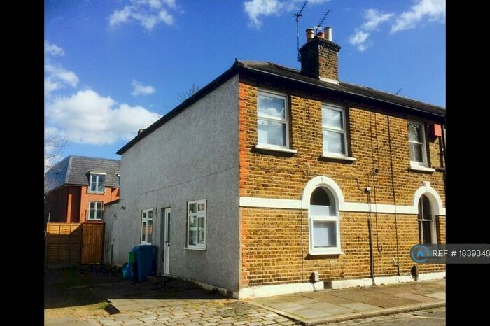 2 Bedroom End Of Terrace House To Rent In Mooreland Road, Bromley, BR1