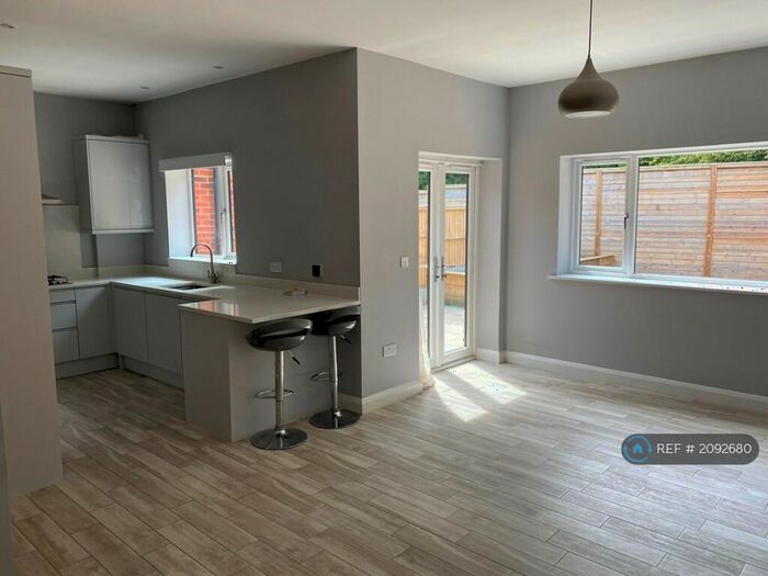 2 Bedroom Bungalow To Rent In Sherlodge Mews, Gillingham, ME8