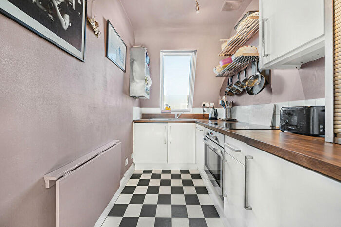 1 Bedroom Apartment For Sale In Birnam Road, N4