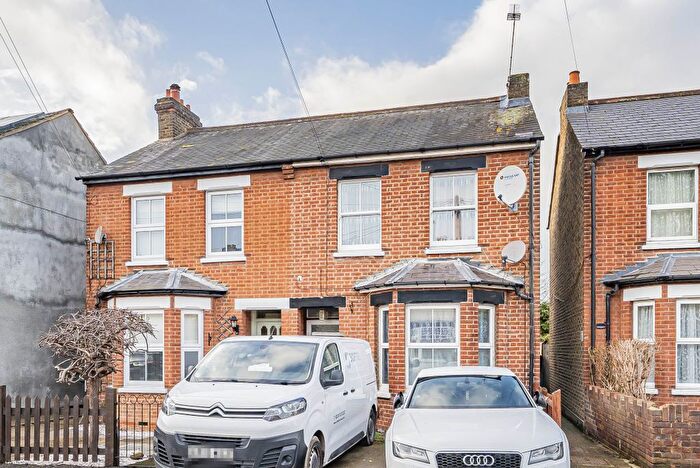 2 Bedroom Semi-Detached House For Sale In Kings Road, Slough, SL1