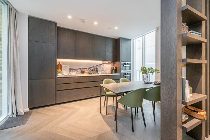 1 Bedroom Flat To Rent In Langham Street, Fitzrovia, London, W1W