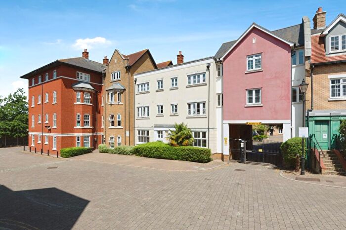 1 Bedroom Flat For Sale In Roche Close, Rochford, Essex, SS4