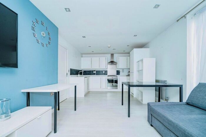 1 Bedroom Apartment For Sale In Midland Road, Hemel Hempstead, HP2