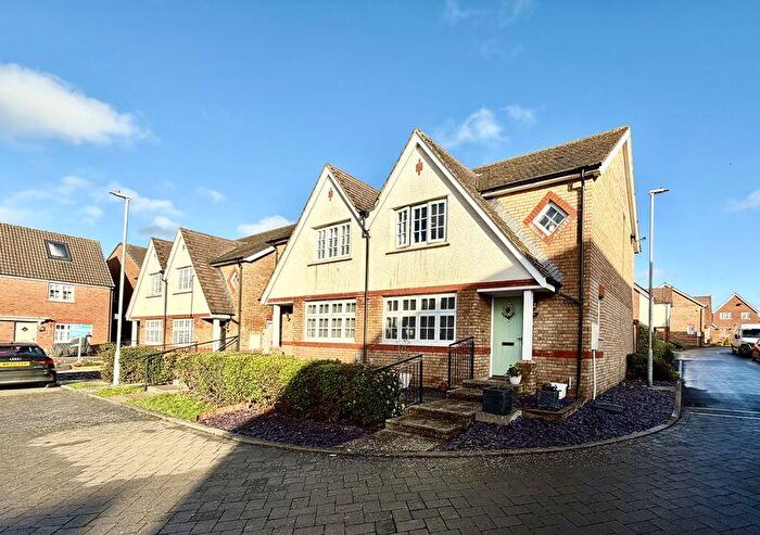 3 Bedroom Semi Detached House For Sale In York Road, Calne, SN11