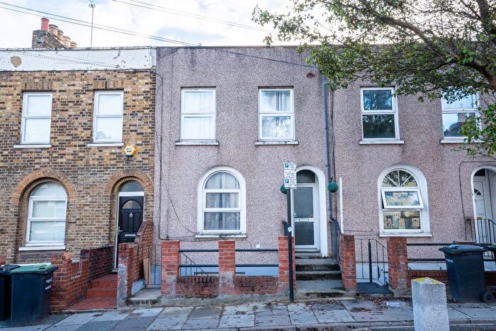 1 Bedroom Flat For Sale In Wellington Street, Gravesend, Kent, DA12