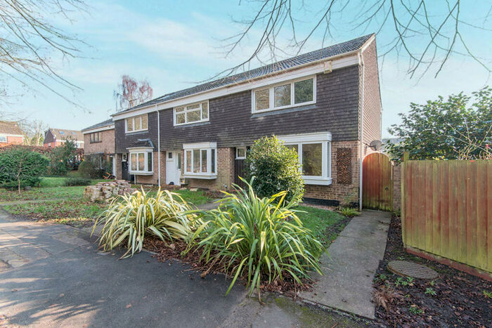 3 Bedroom Semi-Detached House To Rent In Holmesland Walk, Botley, Southampton, SO30