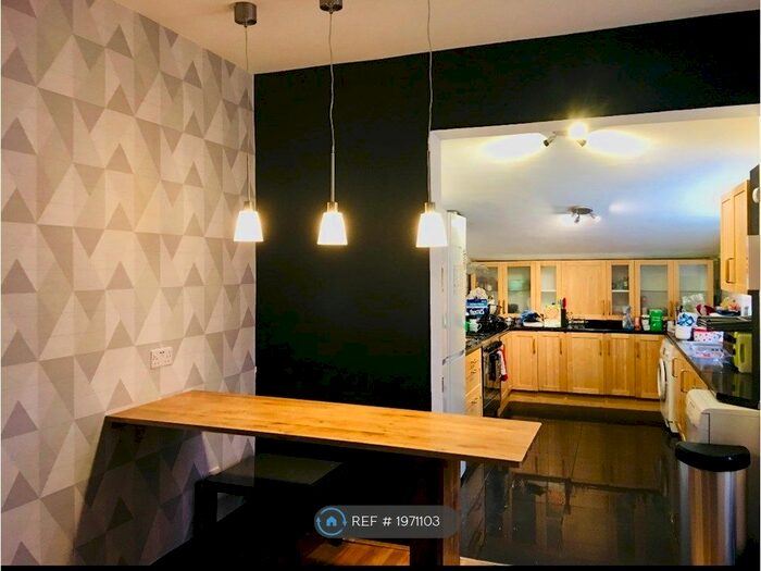 7 Bedroom Terraced House To Rent In Moss Lane East, Manchester, M14