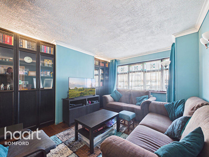 3 Bedroom Semi-Detached House For Sale In Larchwood Avenue, Romford, RM5