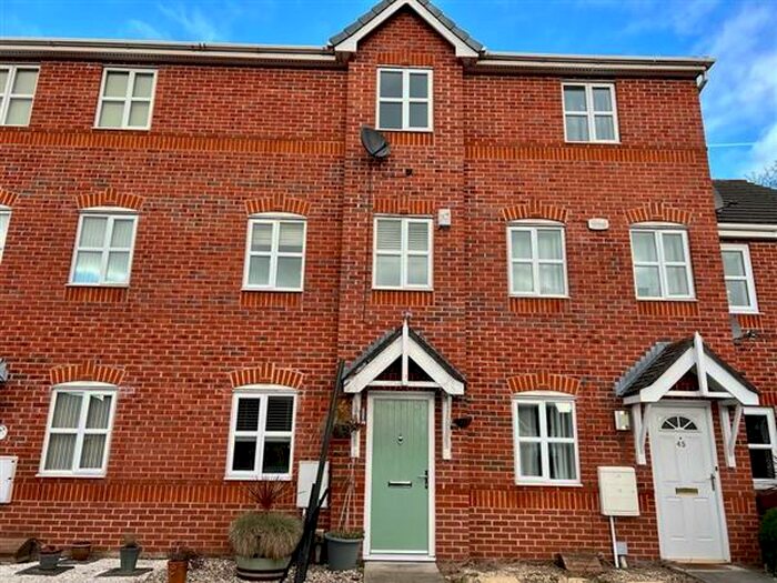 4 Bedroom Town House To Rent In Victoria Lane, Swinton, M27