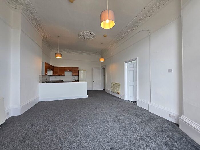 1 Bedroom Flat To Rent In Orchard Gardens, Teignmouth, TQ14