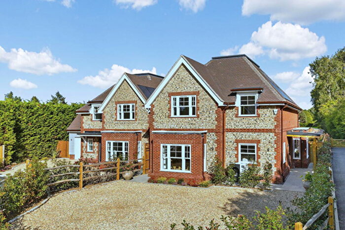 4 Bedroom Detached House For Sale In Bennett Way, West Clandon, Surrey, GU4