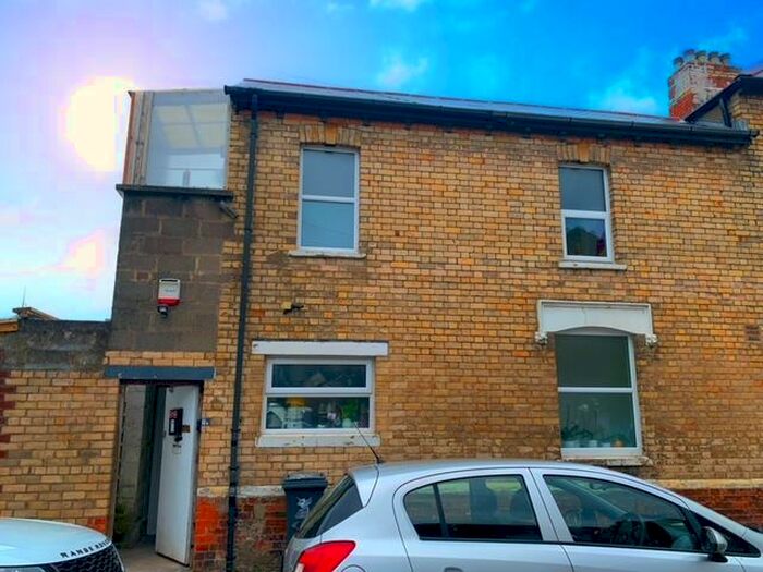 2 Bedroom Flat To Rent In Heath Street, Cardiff, CF11