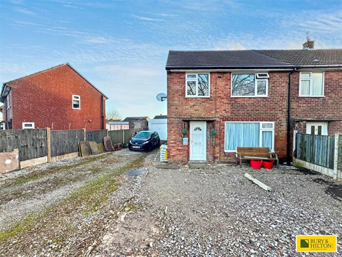 3 Bedroom End Of Terrace House For Sale In Victoria Park Road, Buxton, SK17