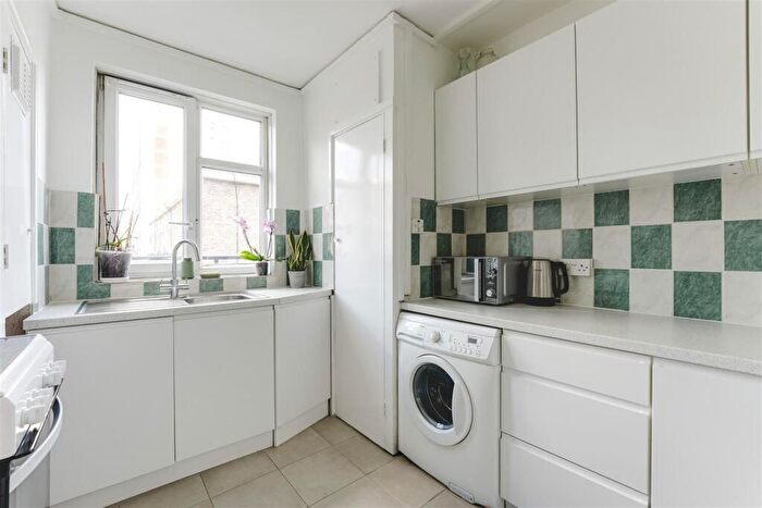 3 Bedroom Flat To Rent In Geffrye Estate, Islington, London, N1