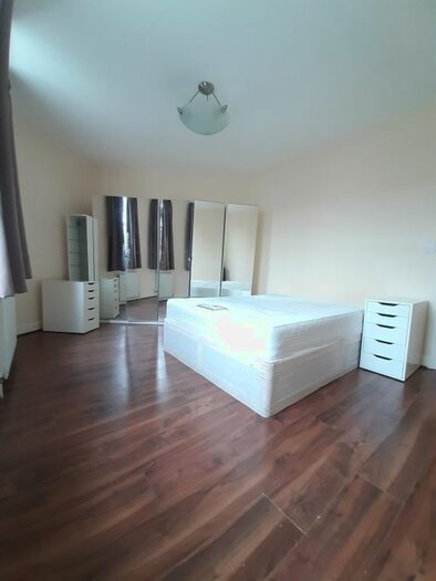 1 Bedroom Flat To Rent In Golders Green Road, London, NW11