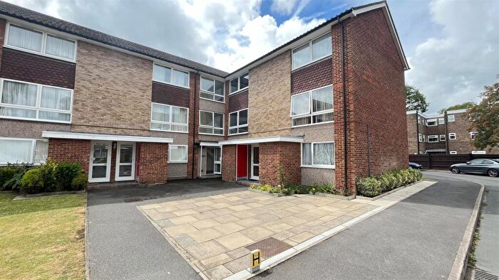 2 Bedroom Flat To Rent In Upton Dene, Sutton, SM2
