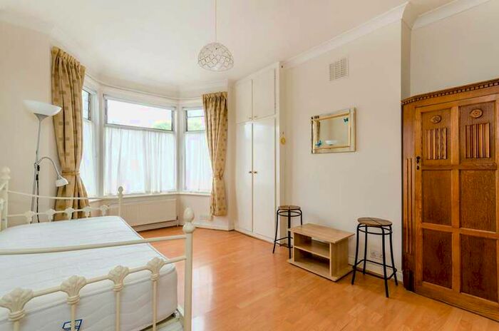 Flat To Rent In Springbank Road, Hither Green, SE13