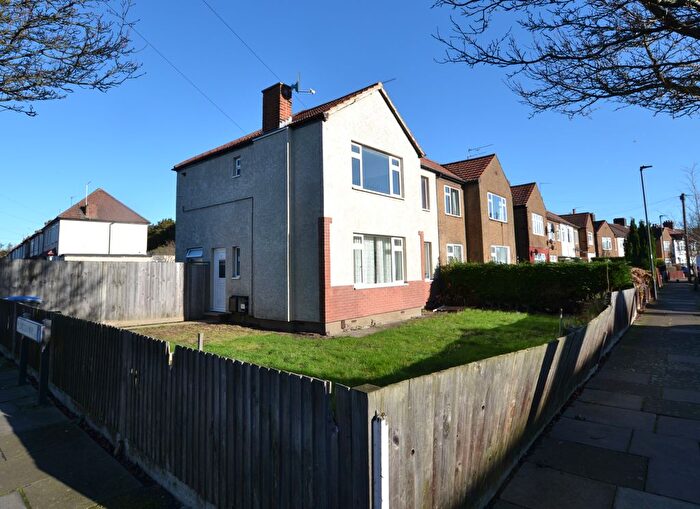 2 Bedroom Flat To Rent In Lincoln Way, Enfield, London, EN1