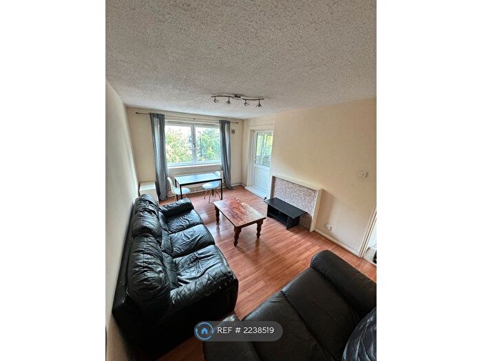 3 Bedroom Flat To Rent In Anderson Road, London, E9