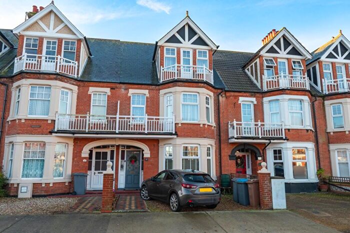 6 Bedroom Town House For Sale In Beach Road West, Felixstowe, IP11