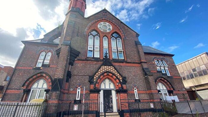 2 Bedroom Apartment To Rent In High Park Street, L8