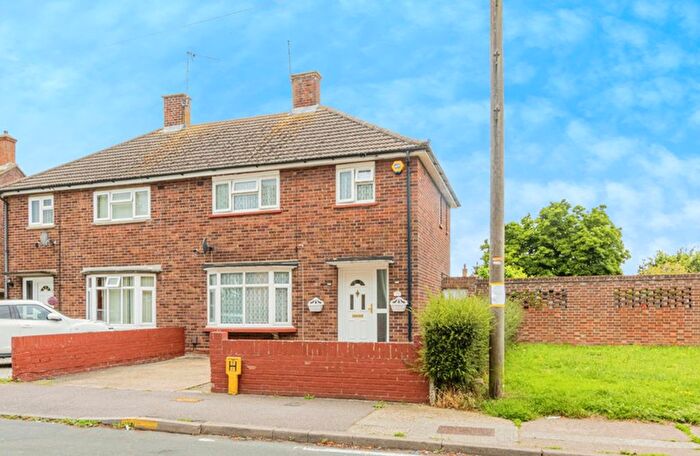 3 Bedroom Semi-Detached House For Sale In Acacia Avenue, Colchester, CO4