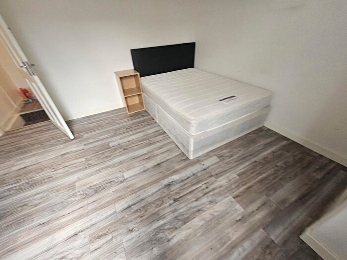 4 Bedroom Semi-Detached House To Rent In Hessle View, Leeds, LS6