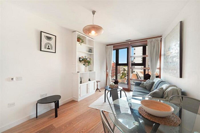 1 Bedroom Flat To Rent In Lombard Road, SW11