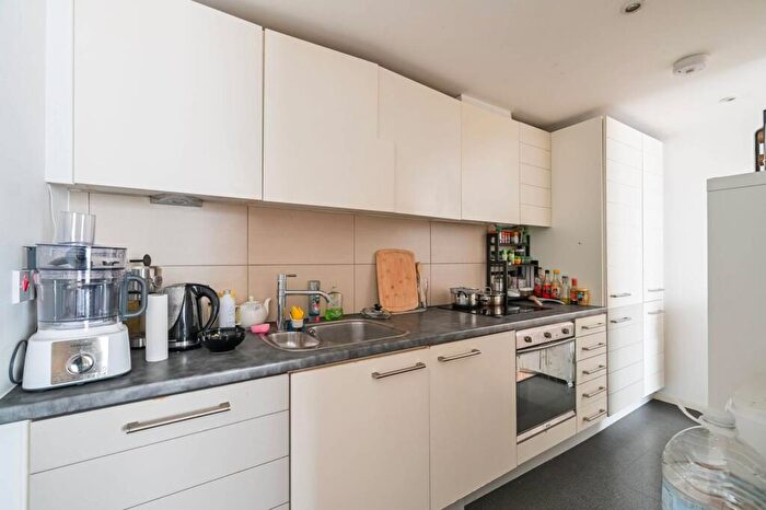 2 Bedroom Flat For Sale In Corona Building, Canary Wharf, London, E14