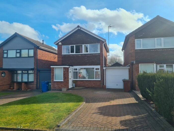 3 Bedroom Link Detached House To Rent In Foxglove Close, Rugeley, Staffordshire, WS15