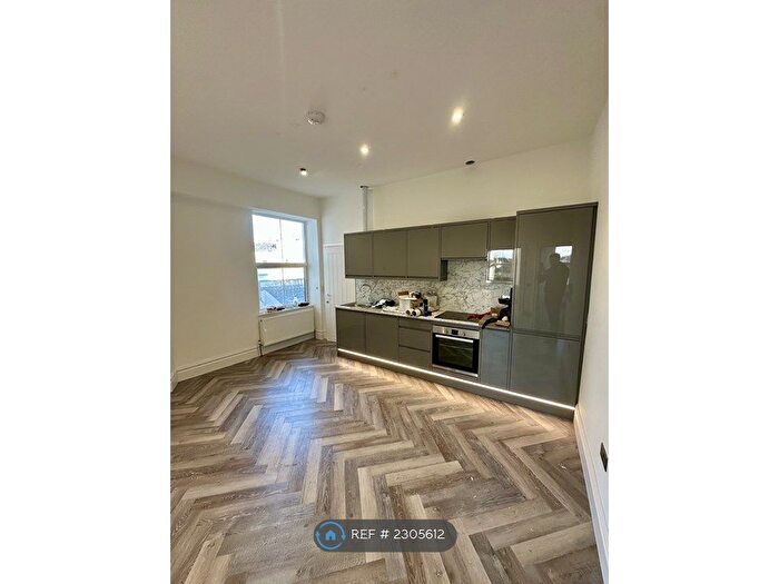 2 Bedroom Flat To Rent In Ashton Lea, Torquay, TQ1