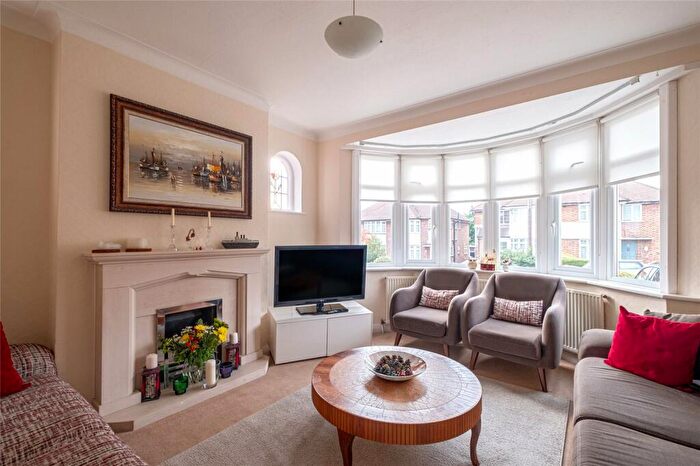 3 Bedroom House To Rent In Friers Walk, Southgate, London, N14